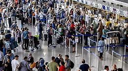 Oggi lo stop tocca ai voli, scioperi di 24 ore negli aeroporti, possibili disagi su Torino, Milano e Bergamo