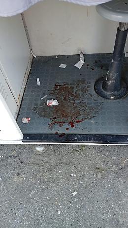 Torino, sangue nella cabina delle fototessere in corso Vercelli