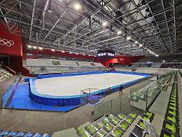 Torino, sul ghiaccio senza vista: al Palavela l&rsquo;esperienza che cambia le regole