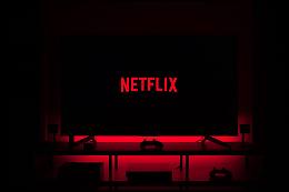 Domenica di pioggia? Optate per divano e Netflix, ecco alcuni titoli usciti questo mese