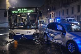 Torino, schianto tra bus e vettura: coinvolti oltre 10 passeggeri