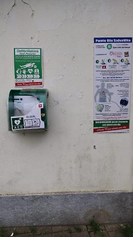 Leini, danneggiato il defibrillatore di piazza Primo Maggio