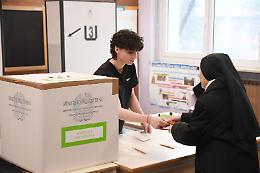 Circa met&agrave; dei torinesi corre alle urne: in Italia un&rsquo;affluenza record con il 45% 