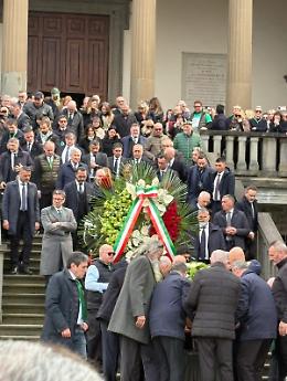 Pontida saluta Bossi: il sogno padano tra applausi e tensioni