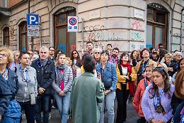 Torino a piedi: cresce il movimento che porta centinaia di persone nei quartieri
