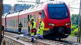 Investito da un treno, tragedia a pochi metri dalla stazione