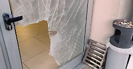 Spaccata nella notte a Torino: usano un tombino per entrare in pizzeria