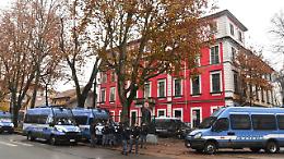 Askatasuna, il presidio  degli agenti costa caro ai torinesi: 2,8 milioni di euro. &laquo;Ora basta, abbattete l'ex centro sociale&raquo;