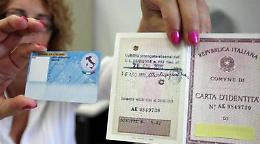 Torino, addio alla carta d'identit&agrave; cartacea e cos&igrave; si avvia la corsa contro il tempo per 83mila cittadini