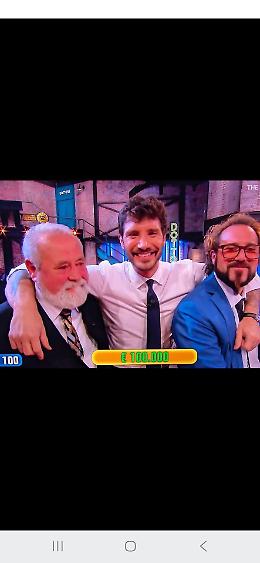 Affari Tuoi: Domenico dal Molise accetta l'offerta del dottore prima di scoprire l'amara sorpresa 