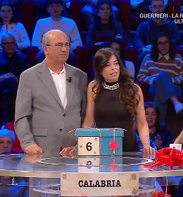 Affari Tuoi, il riscatto di Simona: perde tutto ma la Regione Fortunata la sorprende