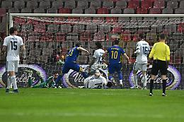 Italia, 12 anni sul divano (davanti alla Tv): al Mondiale ci va la Bosnia. E ora chi paga? 