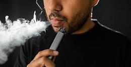 Alcol, fumo e sigarette elettroniche: gli italiani sfidano la salute