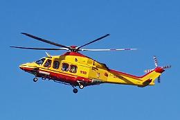 Paura sulla Ivrea-Santhi&agrave;, auto si ribalta nella scarpata: interviene l'elisoccorso