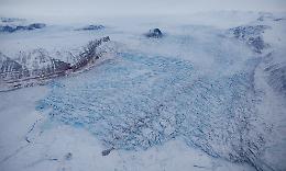 Artico, scoperti oltre 30 laghi sotto i ghiacciai: accelerano il disgelo