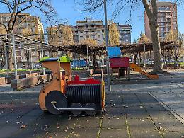 Corso Taranto, area giochi nel degrado: interventi fatti ma non basta