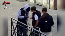 Torino, spaccio a due passi dalle scuole: cinque arresti in Santa Giulia