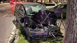 Provoca un incidente stradale e fugge. Automobilista grave, caccia al pirata della strada