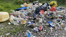 Rifiuti abbandonati, conto salato: ogni anno oltre 50 mila euro a carico dei cittadini