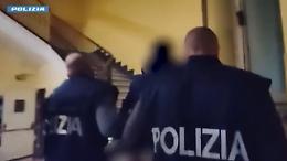 Vince 3.000 euro e diventa un bersaglio: uomo rapinato e aggredito fuori dalla sala scommesse