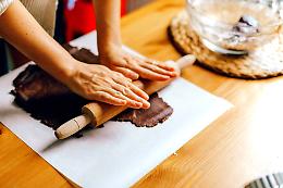 "Frolla e cioccolato", a lezione da Jacopo Pistone: il workshop creativo che svuota la dispensa