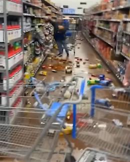 Terremoto in Nevada: vetri in frantumi e cibo sparso sul pavimento