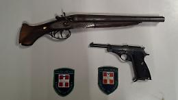 Armi clandestine pronte all&rsquo;uso: blitz della polizia locale in un palazzo di Novara