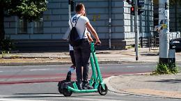 Monopattini a Torino, cambia tutto: nuove regole e multe fino a 400 euro