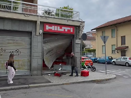 Furto nella notte a Mirafiori: ferramenta nel mirino dei ladri