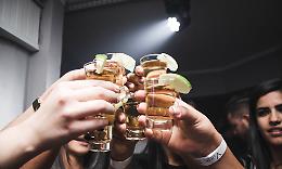 Alcol, allarme in Italia: milioni di consumatori a rischio e migliaia di minorenni coinvolti