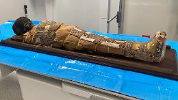 Scoperto un papiro nel petto di una mummia di 2.000 anni: il segreto del piccolo egizio