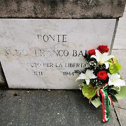 Fiori rubati sul ponte Balbis a poche ore dal tributo per il partigiano