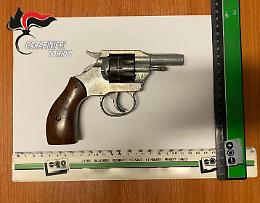 Lite per il parcheggio finisce con una pistola alla fronte: arrestato 75enne