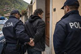 Torna sotto casa dei genitori nonostante il divieto: arrestato