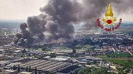 Domato il rogo di Beinasco, ecco cosa &egrave; successo. LE FOTO