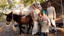 Famiglia nel bosco, svolta verso il ricongiungimento: la decisione passa alla Corte d&rsquo;Appello