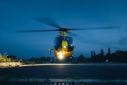 Scontro frontale nella notte: ragazzo in condizioni gravi e strada chiusa