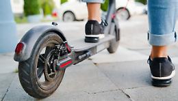 Monopattini, dal 16 maggio scatta l'obbligo di targa mentre per l'assicurazione c'&egrave; tempo fino a luglio