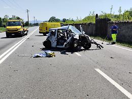 Auto si schianta contro un muro a Venaria: morta una donna di 65 anni