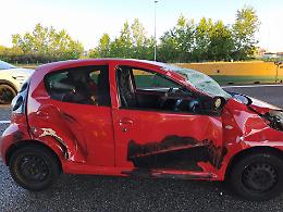 Incidente sulla A4 verso Milano: scontro tra auto e mezzo pesante, traffico in tilt