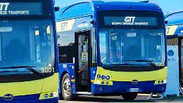 Raid nel deposito Gtt di Chivasso: 7 autobus danneggiati, caos per i pendolari