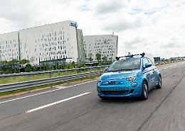 Serravalle Future Drive, la rivoluzione che collega citt&agrave; e autostrada: una Fiat 500e che guida da sola