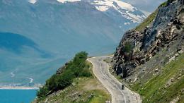Alpi, riaprono i grandi passi: via allo sgombero neve sul Moncenisio