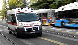 Venaria, schianto tra auto e mezzo rifiuti, traffico in tilt e bus Gtt VE1 fermo