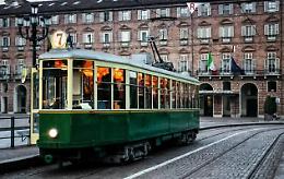 Torino, binari nel tempo: un sabato in viaggio sui tram storici restaurati