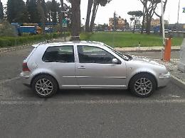 Truffa dello specchietto in corso Brianza: presa di mira la madre della consigliera Giulia Zaccaro