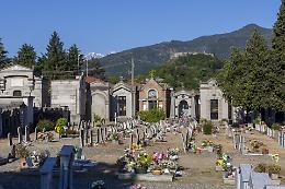 Avigliana, cambia il cimitero: nuovi ossari al posto dei vecchi loculi