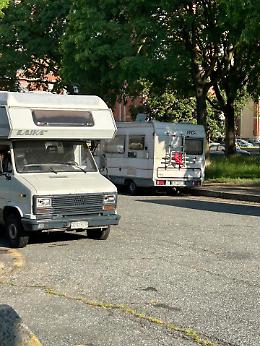 Mirafiori sud, nuove criticit&agrave;: camper su suolo pubblico e rifiuti
