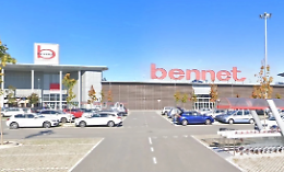 Mocetta scaduta al Bennet, donna incinta al sesto mese finisce all'ospedale