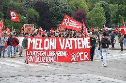 Torino, il corteo del 1&deg; Maggio: Askatasuna in piazza. Alta tensione LIVE
